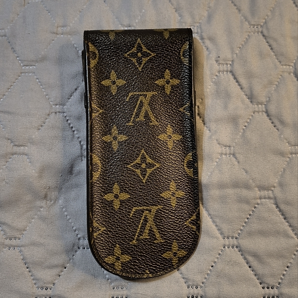 Louis Vuitton Monogram Glasses Case w/ COA - Picture 3 of 8